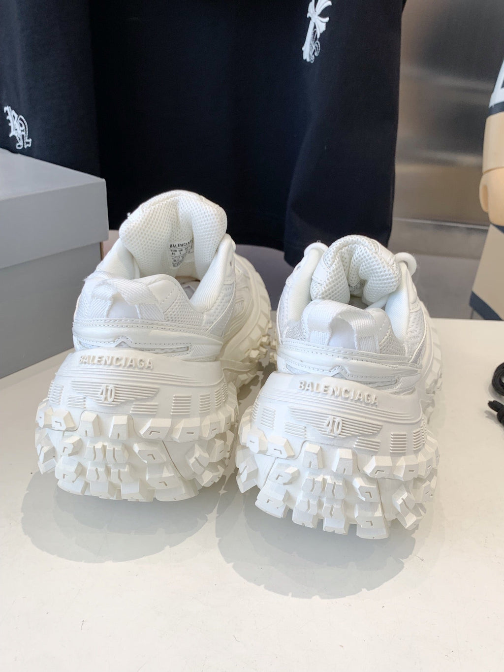 B-Sneakers