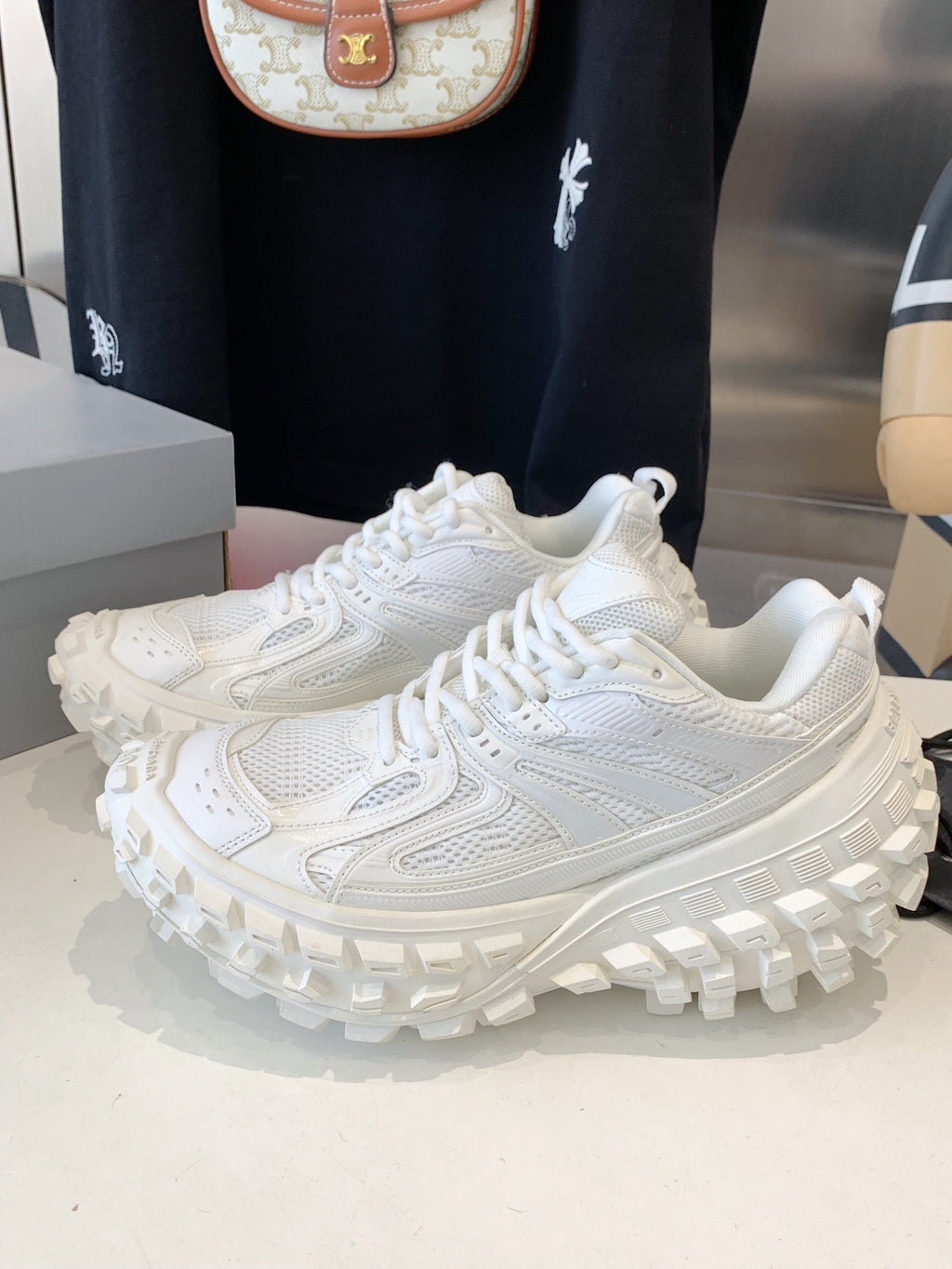 B-Sneakers