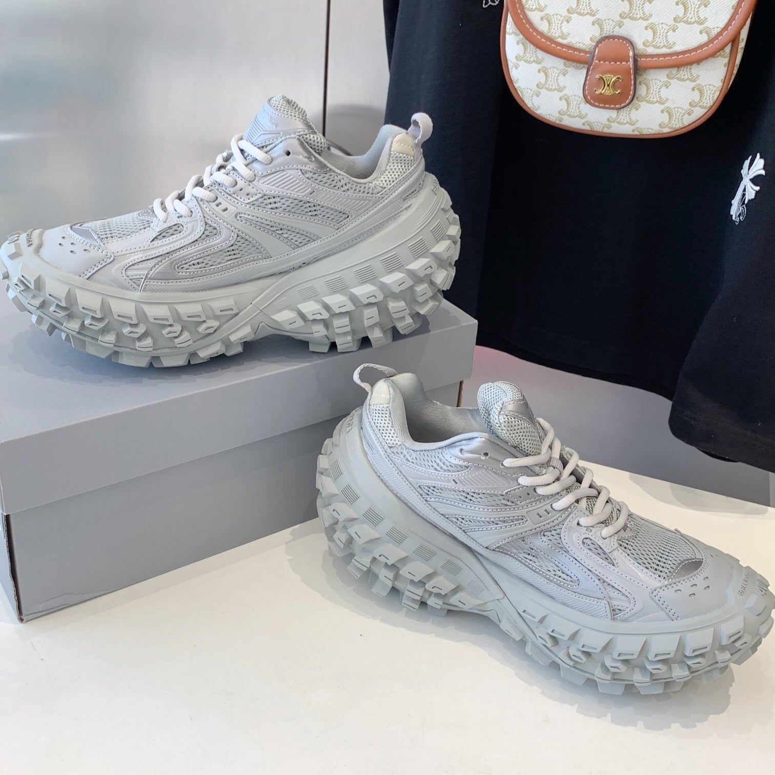 B-Sneakers