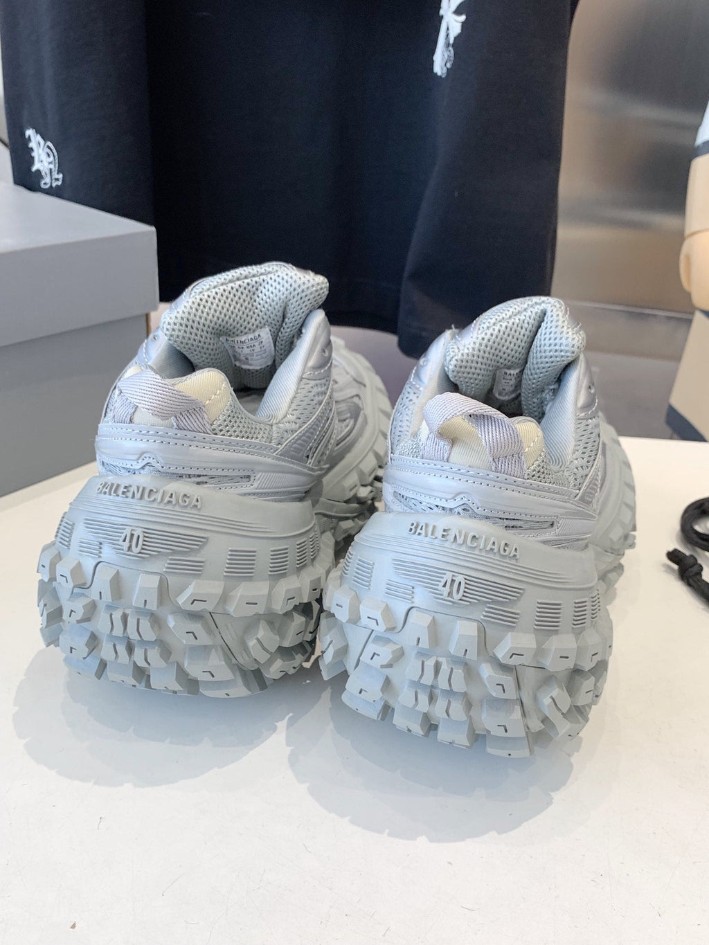 B-Sneakers