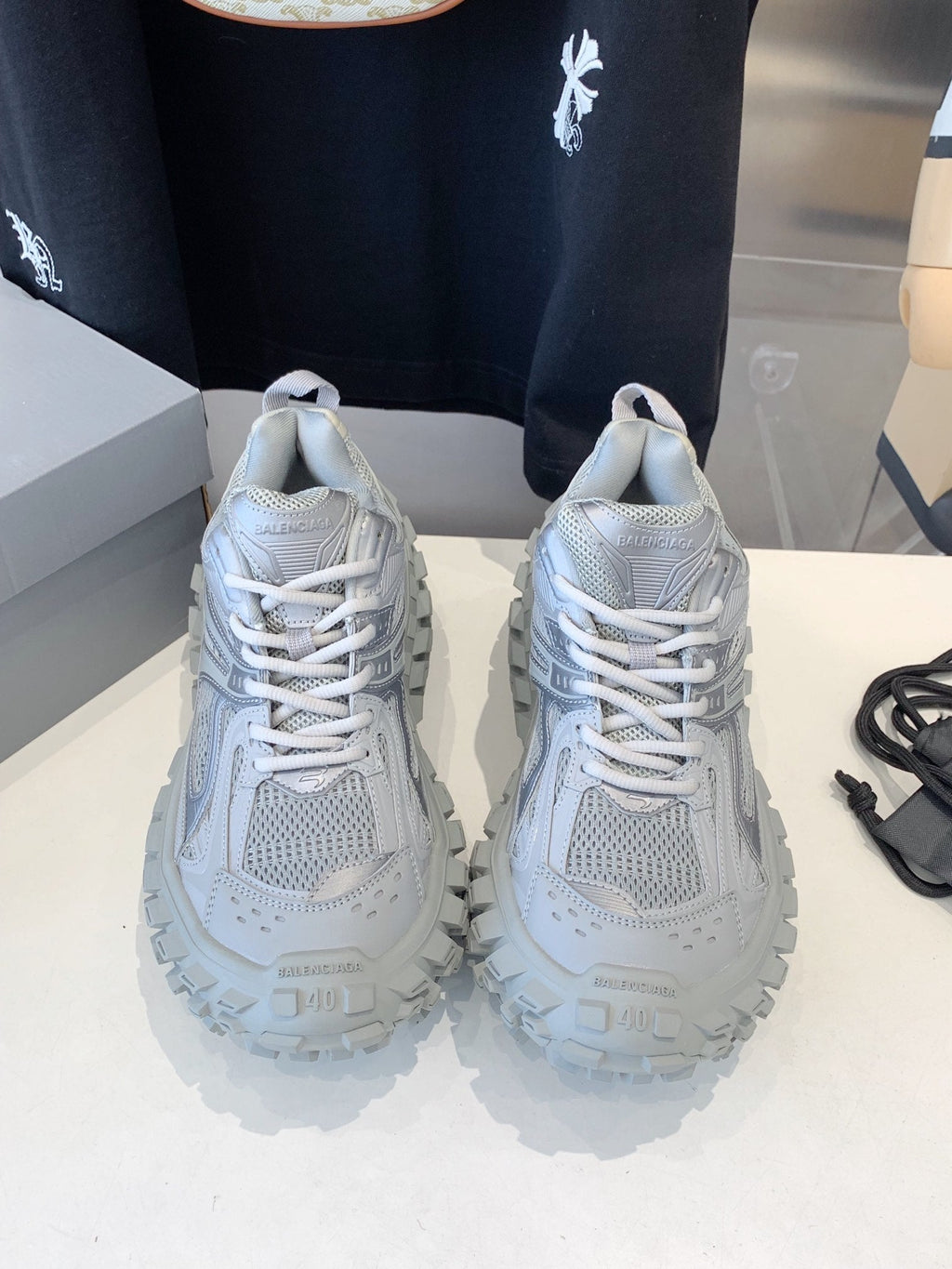 B-Sneakers