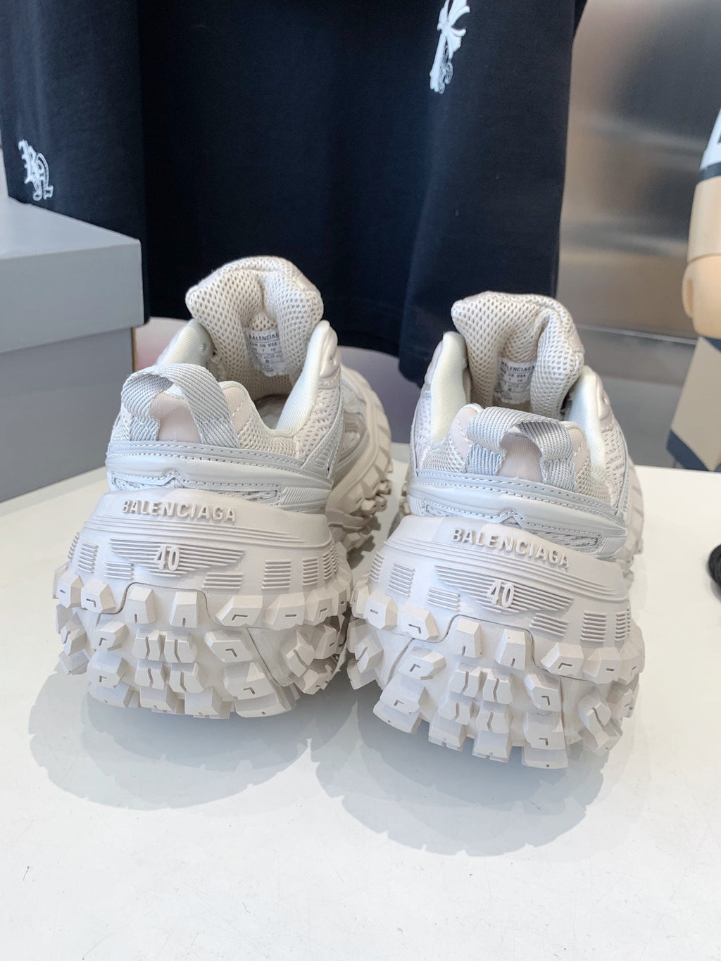 B-Sneakers