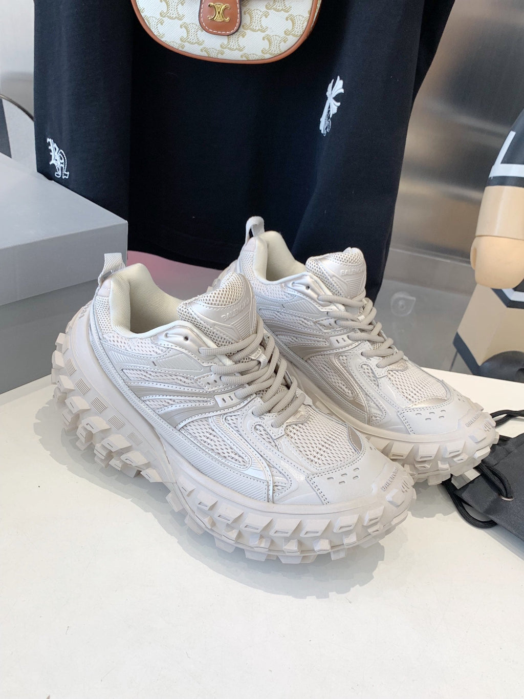 B-Sneakers