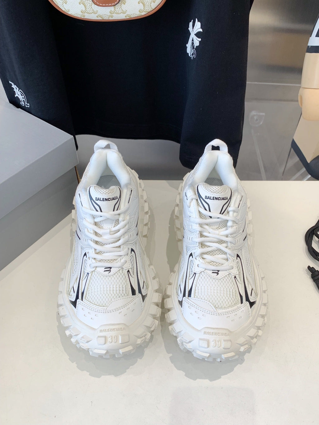 B-Sneakers