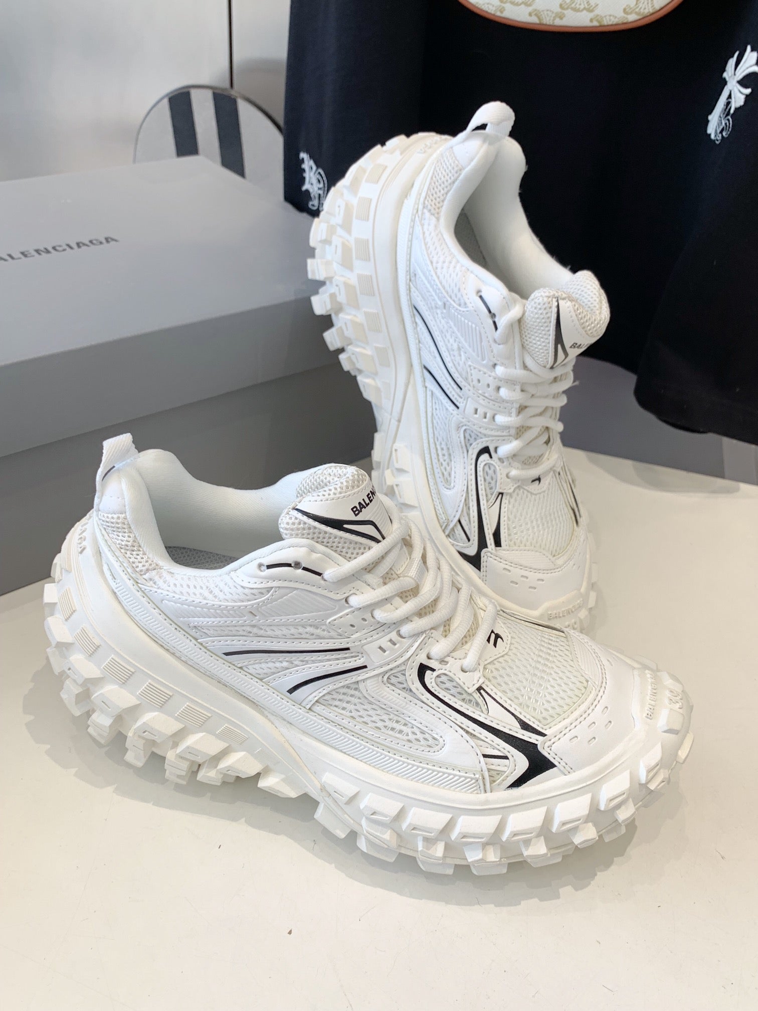 B-Sneakers