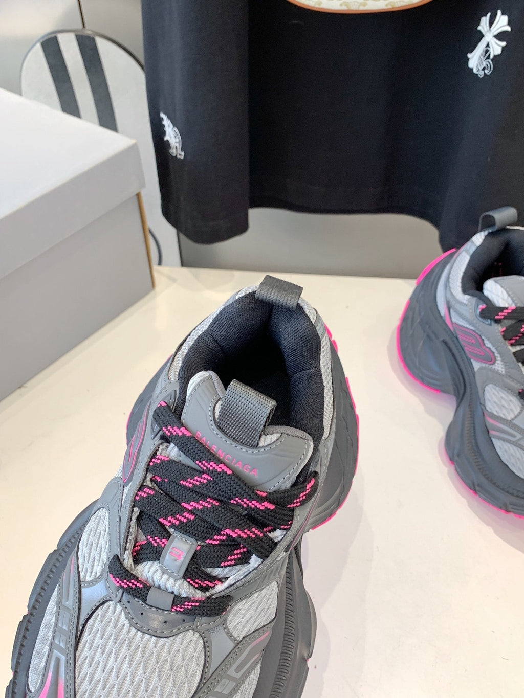 B-Sneakers