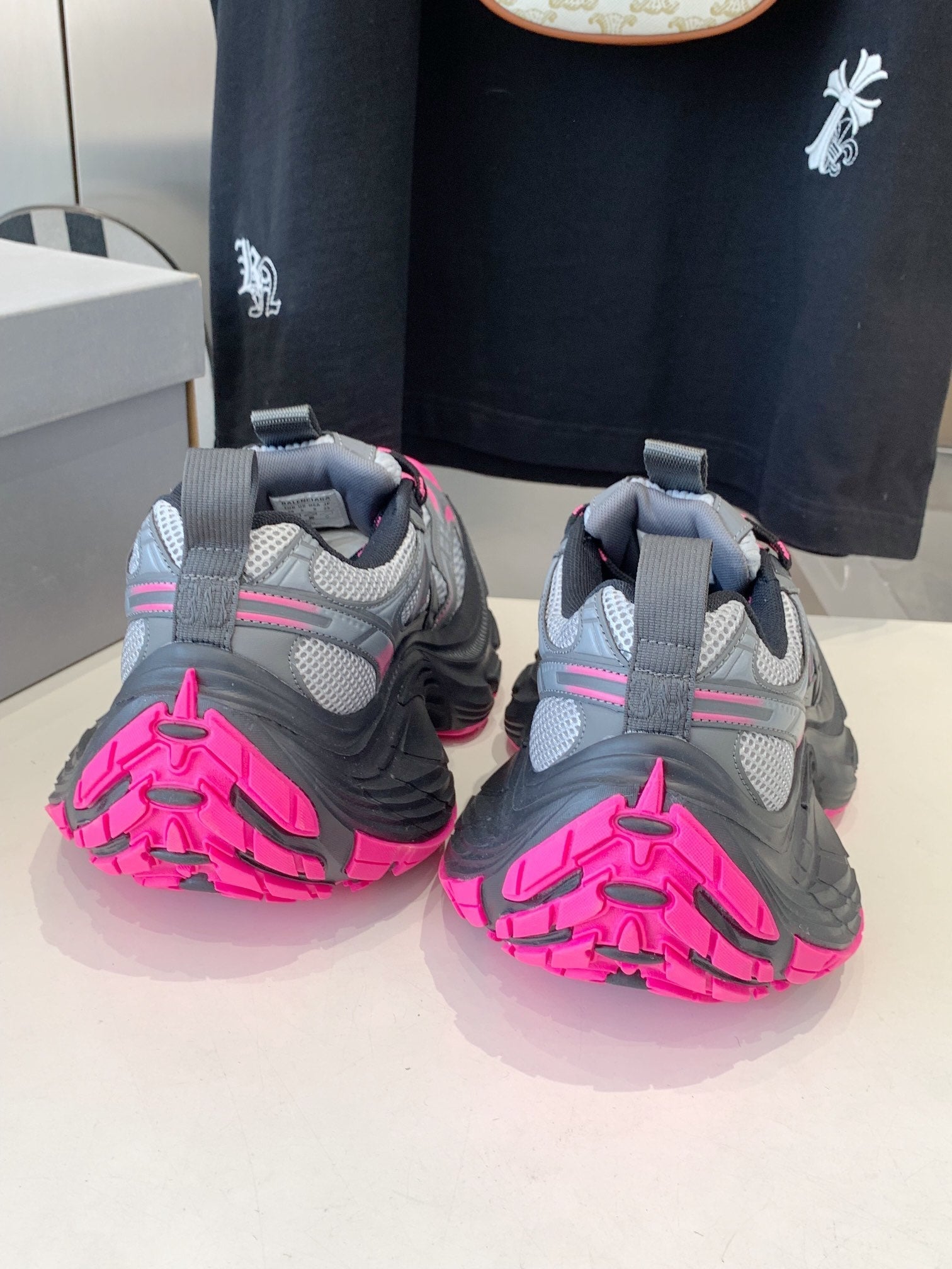 B-Sneakers