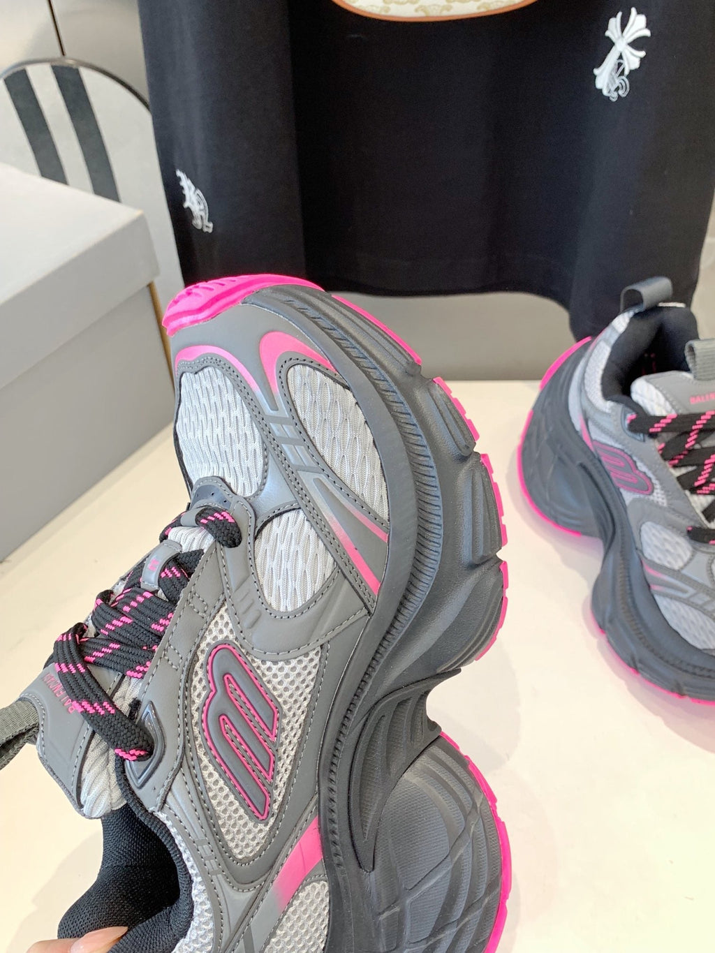 B-Sneakers