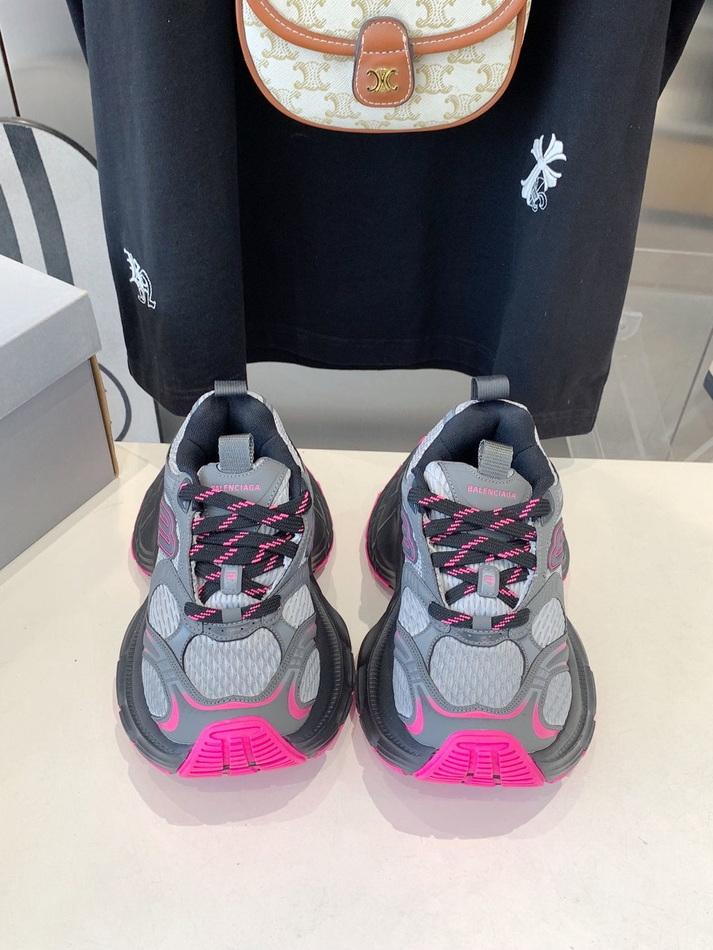 B-Sneakers