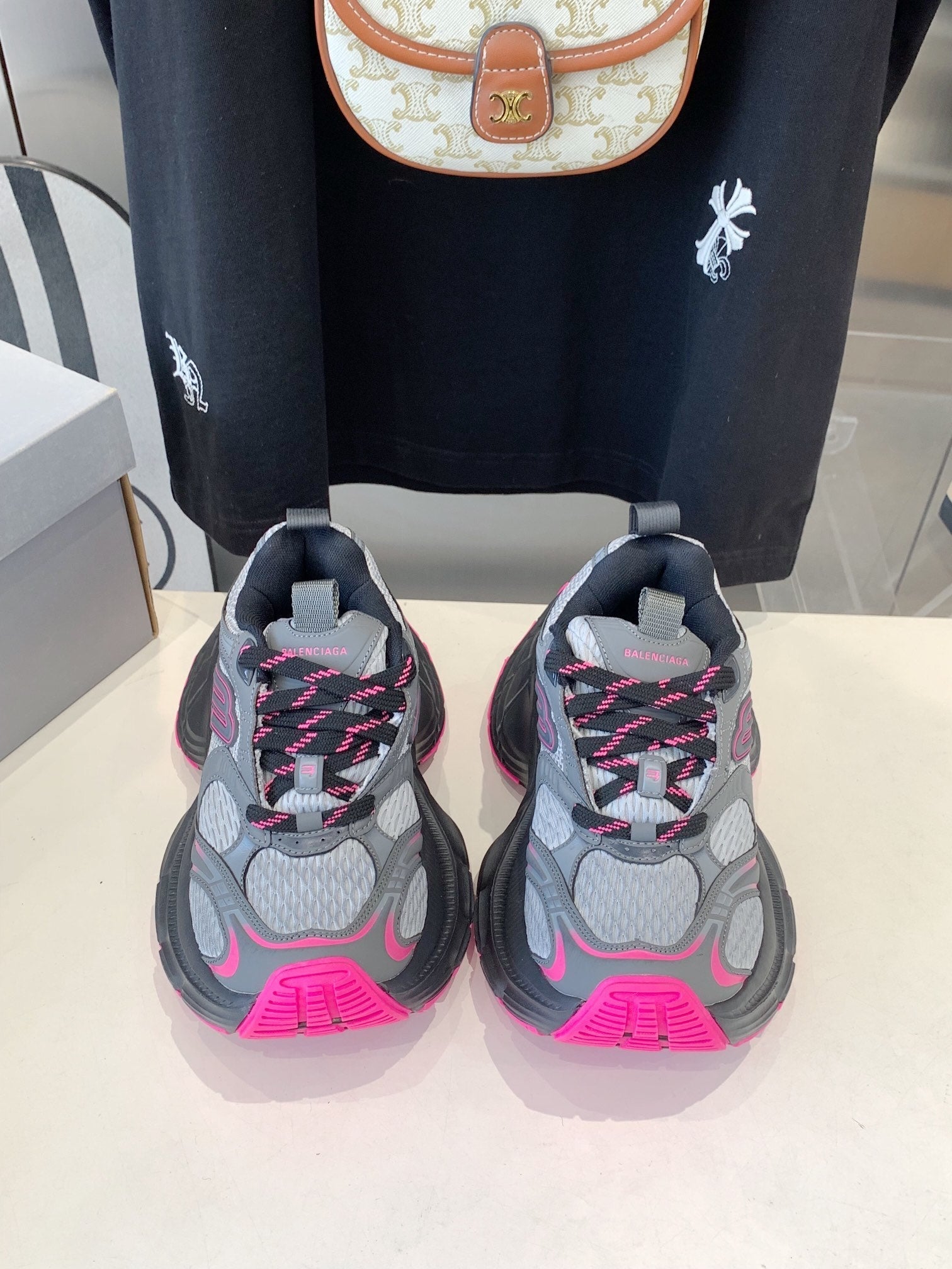 B-Sneakers