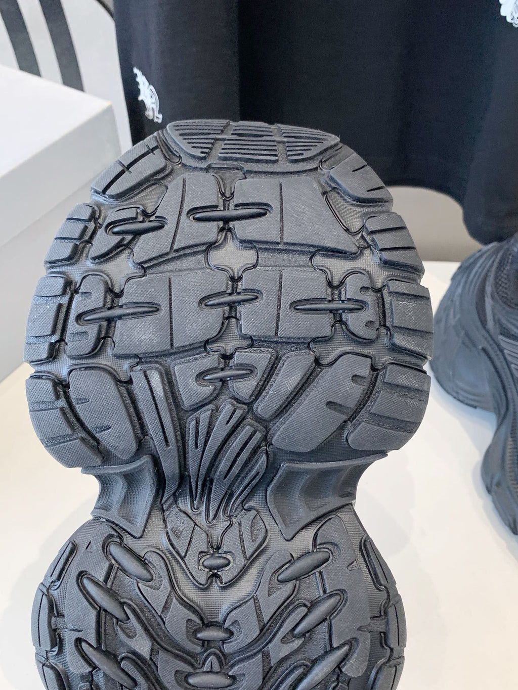 B-Sneakers