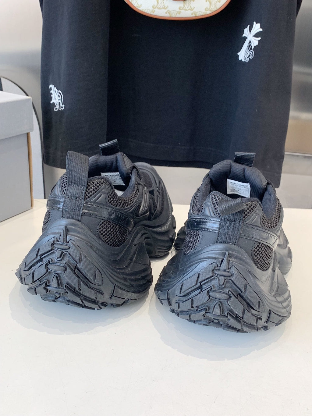 B-Sneakers