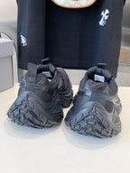 B-Sneakers