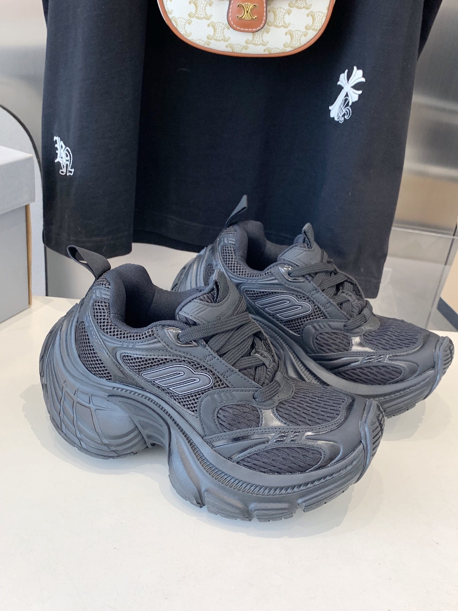 B-Sneakers