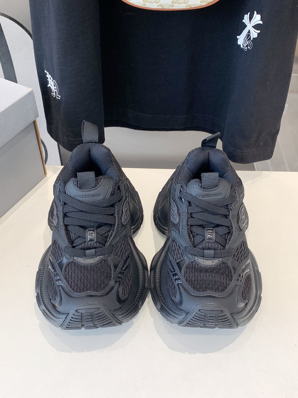 B-Sneakers