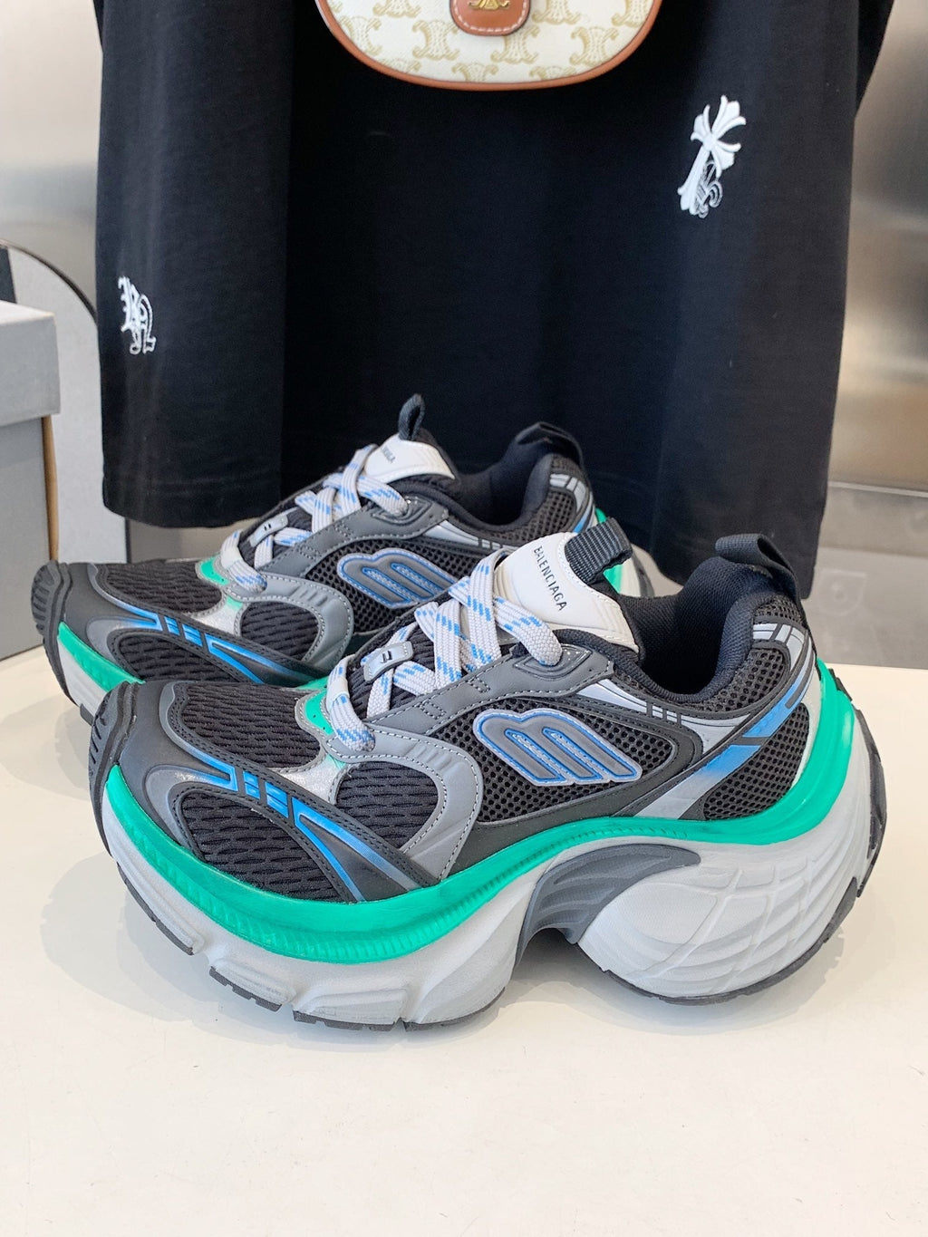 B-Sneakers
