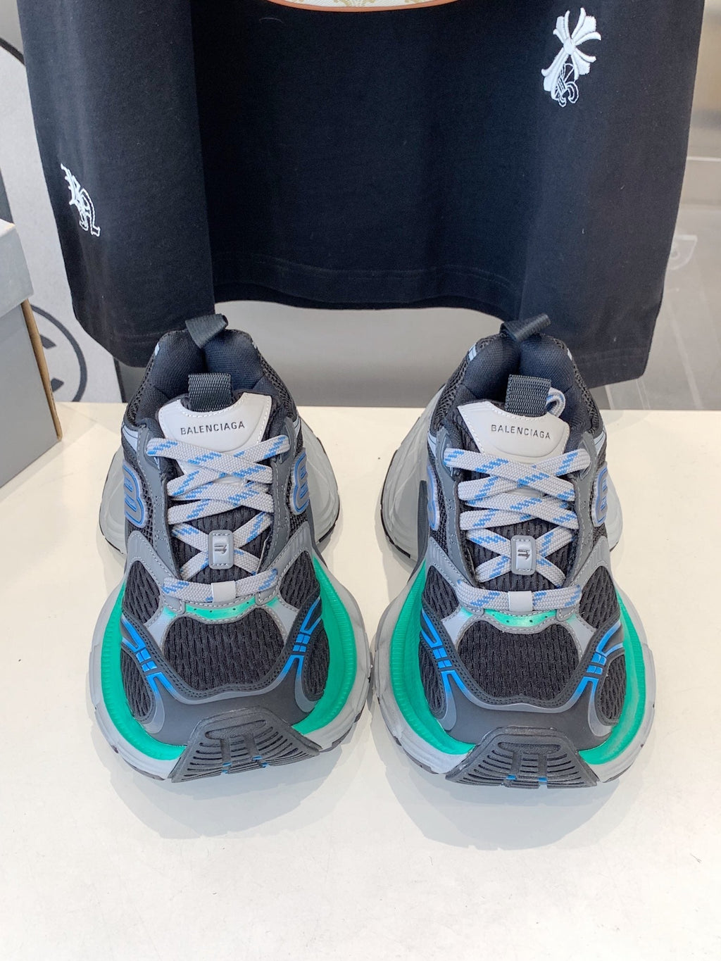 B-Sneakers