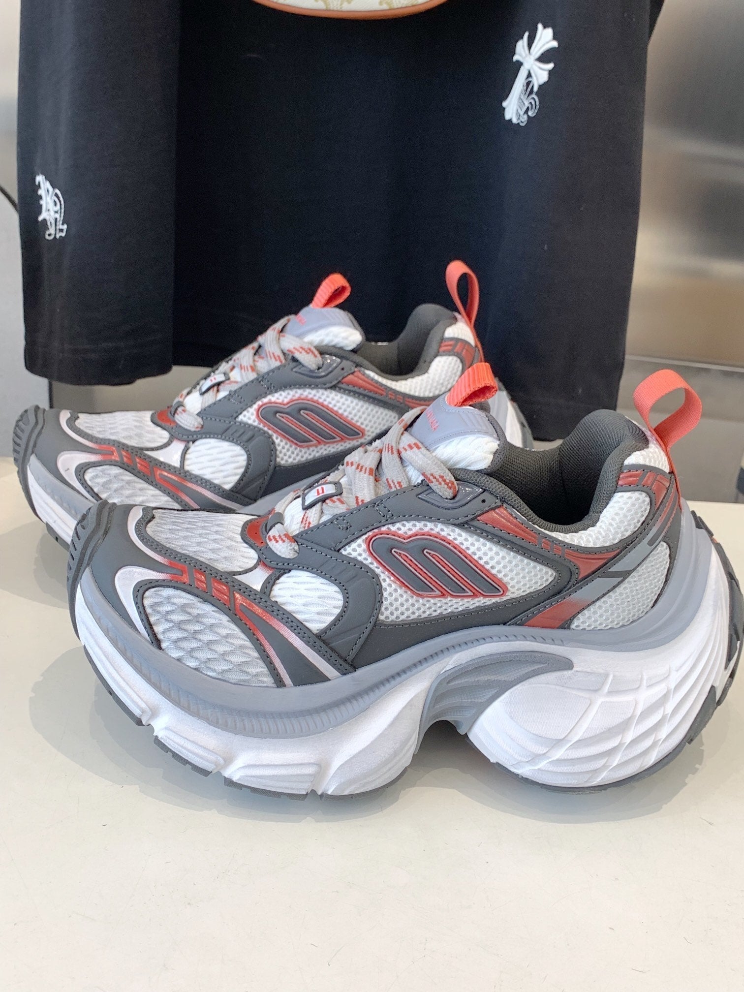 B-Sneakers
