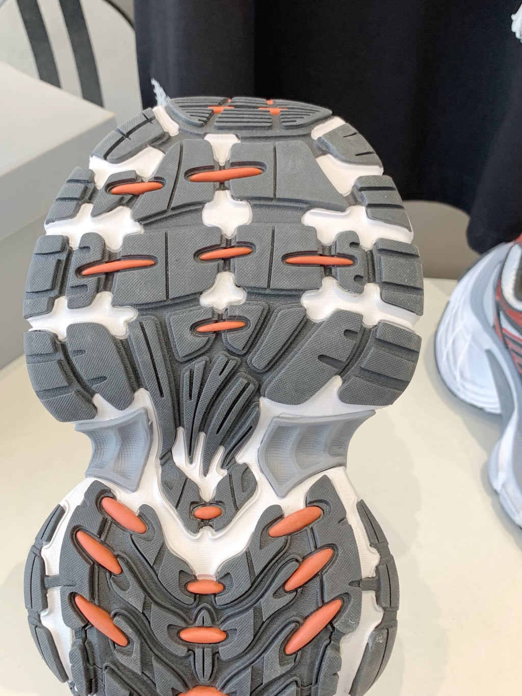 B-Sneakers