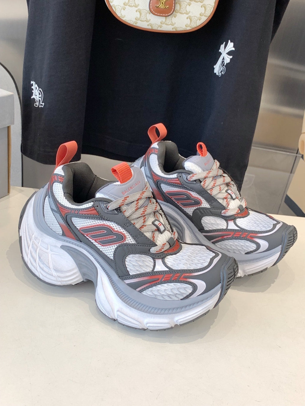 B-Sneakers