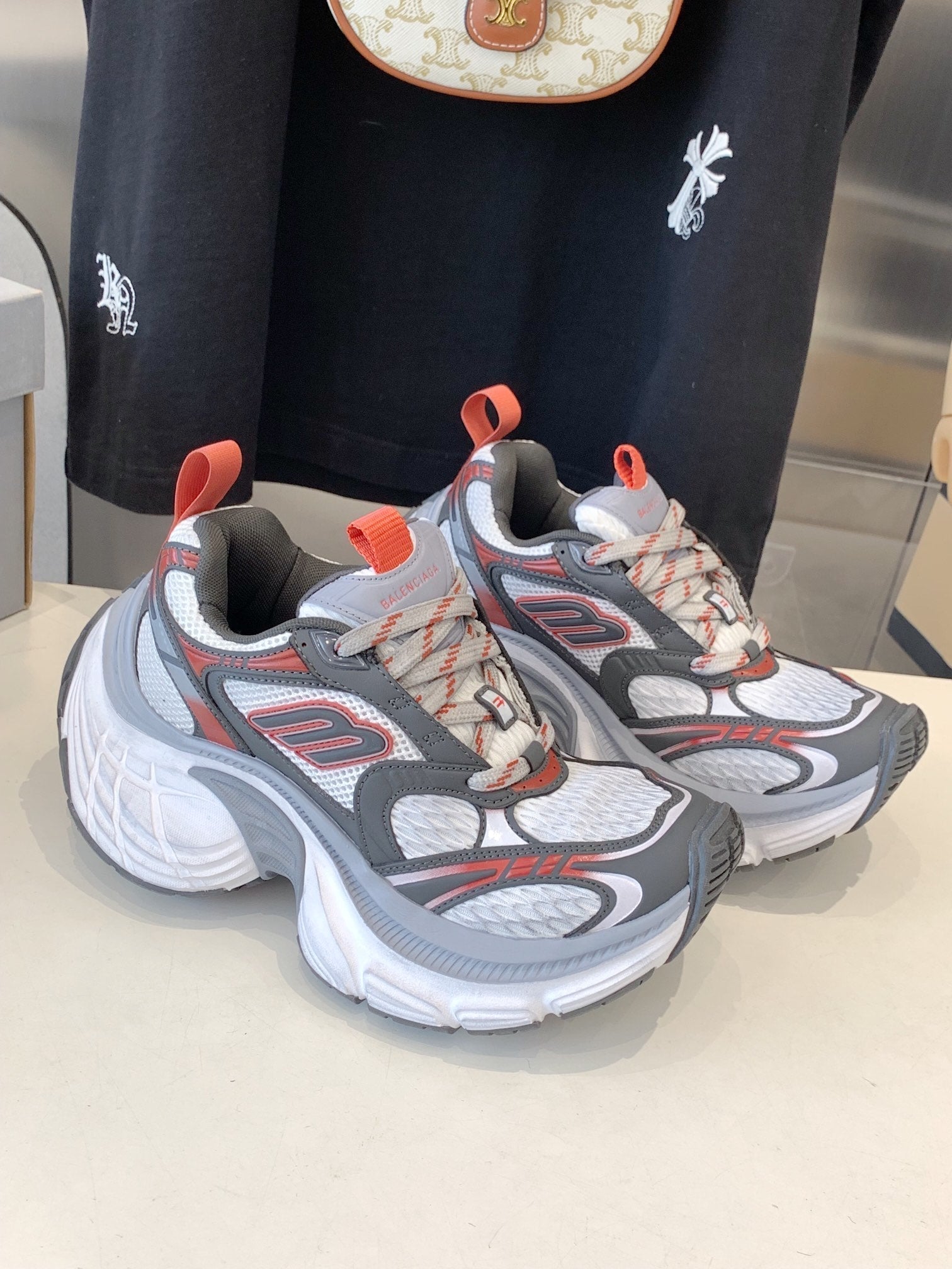B-Sneakers