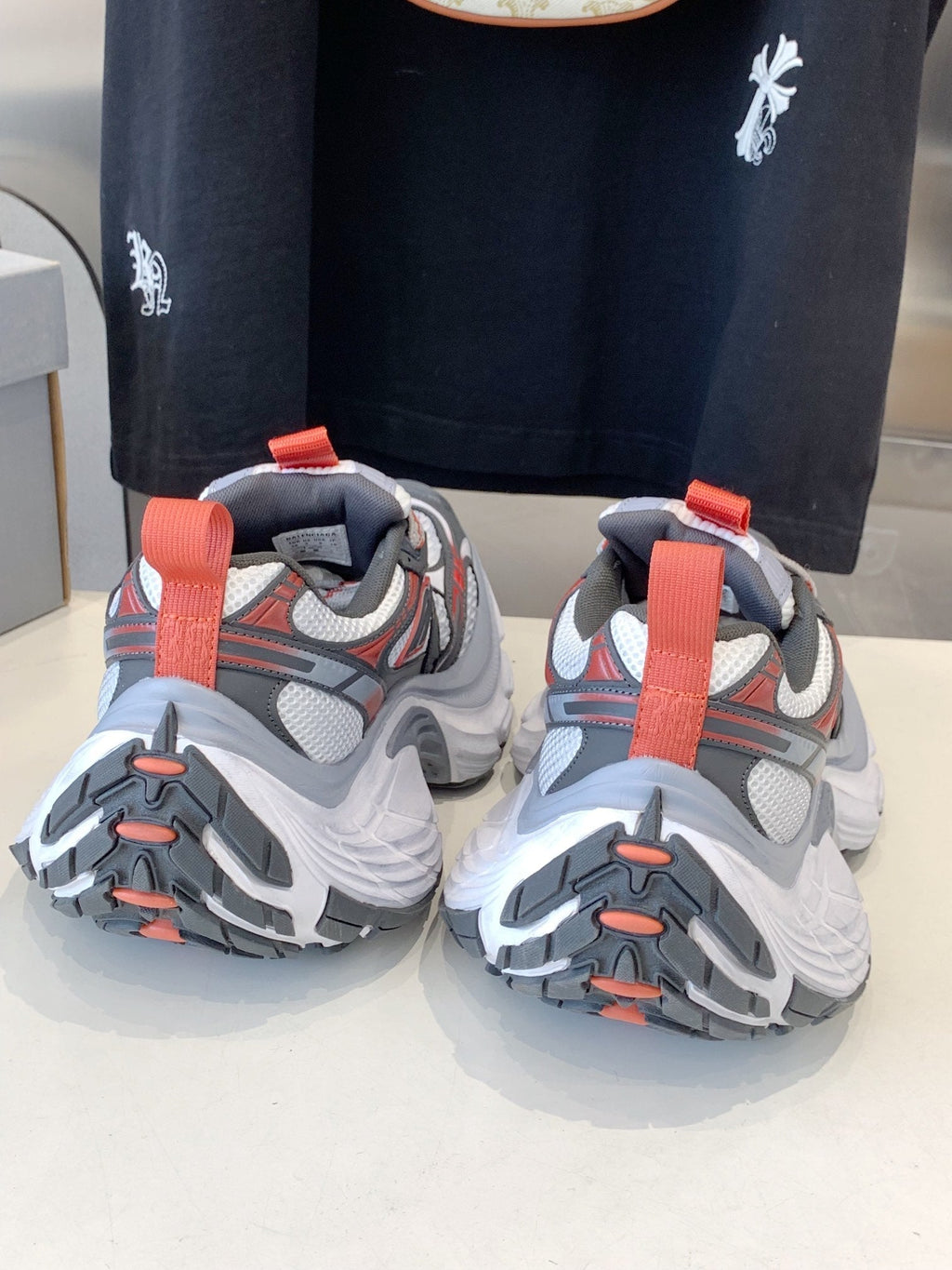 B-Sneakers