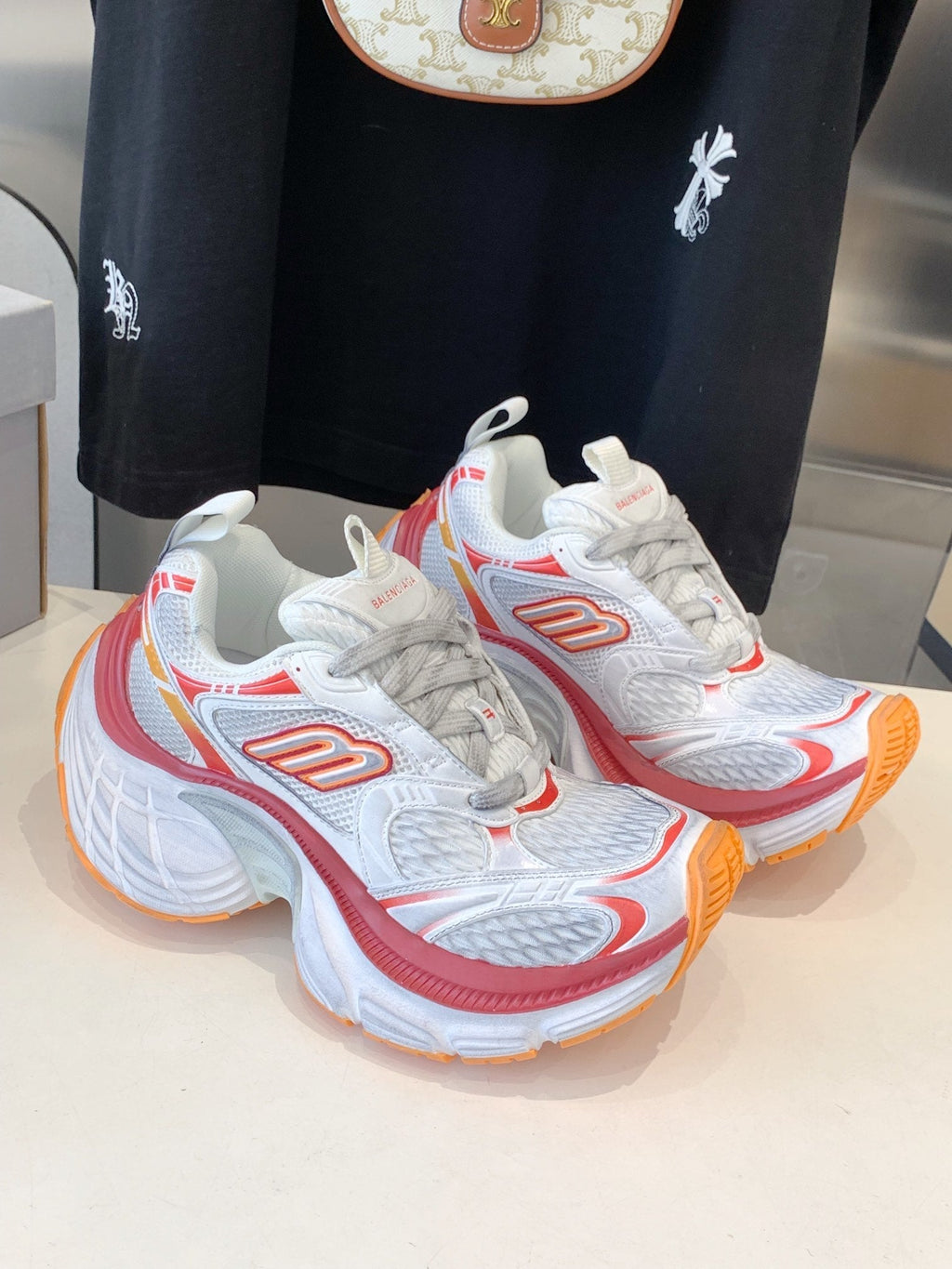 B-Sneakers