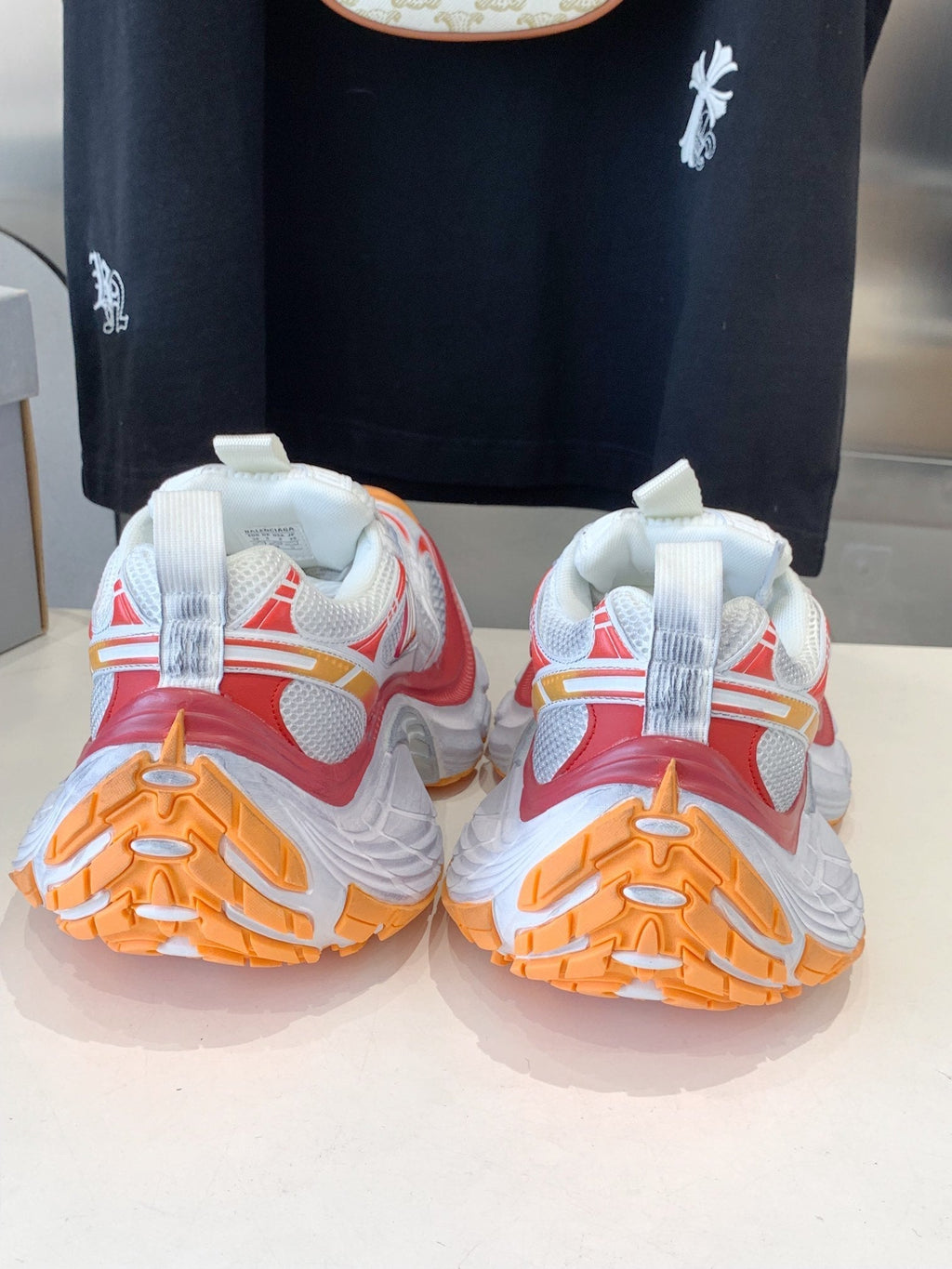 B-Sneakers