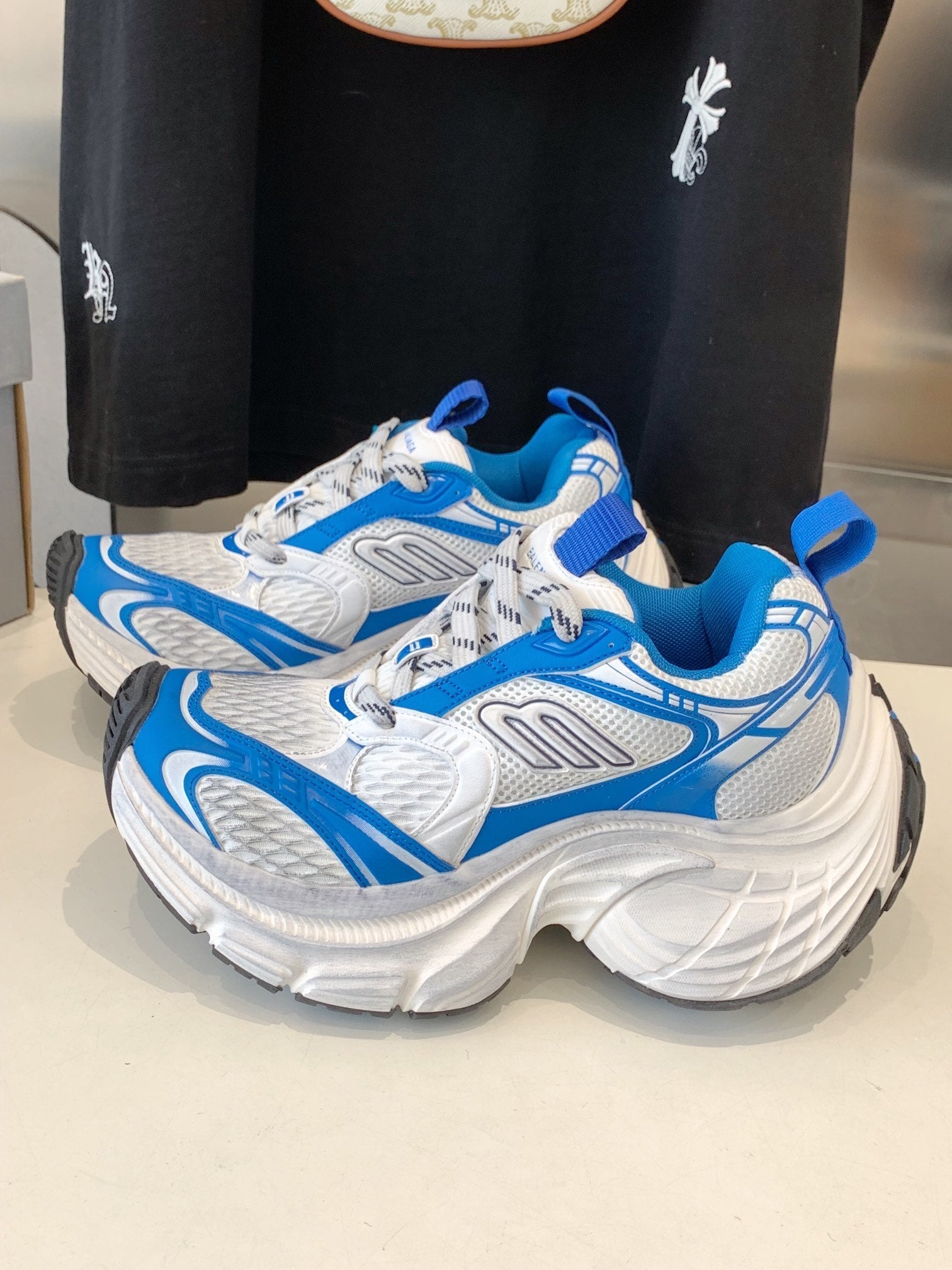 B-Sneakers