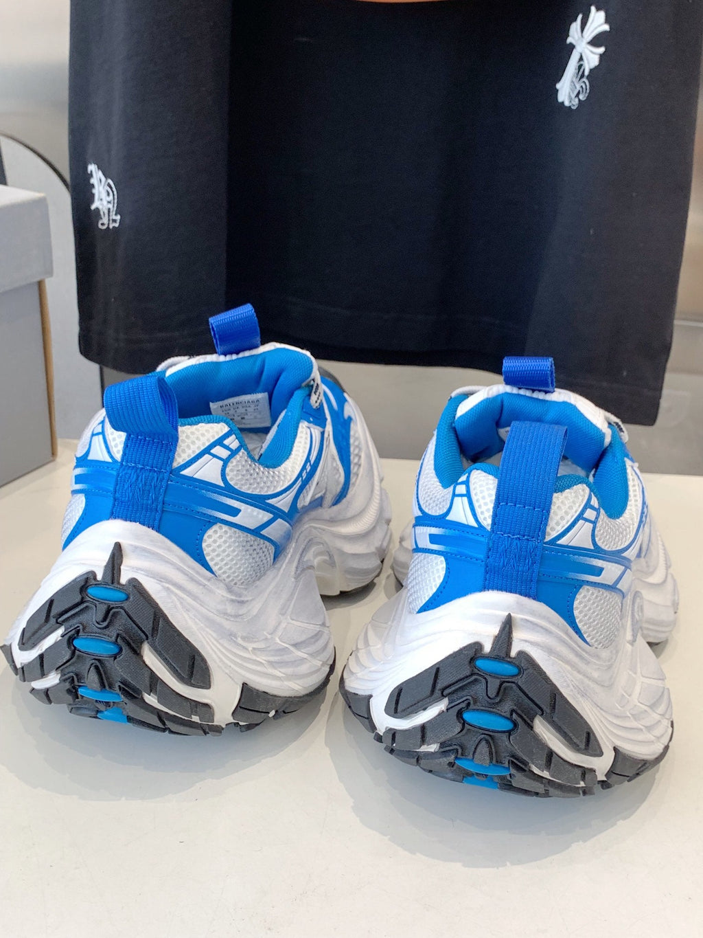 B-Sneakers