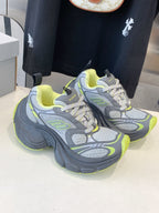B-Sneakers