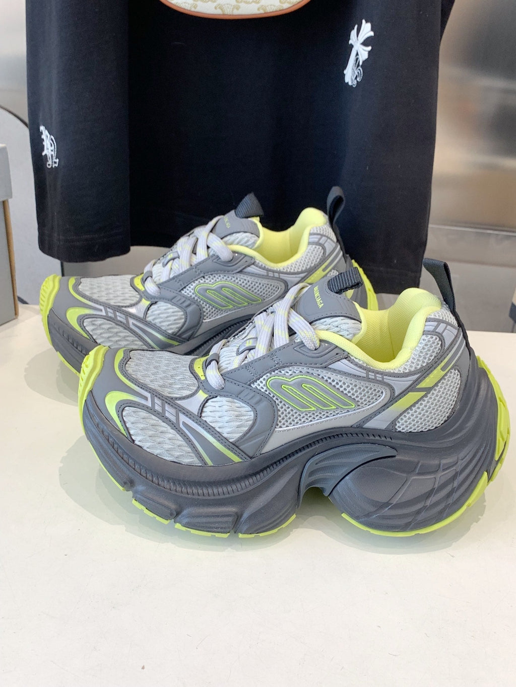 B-Sneakers