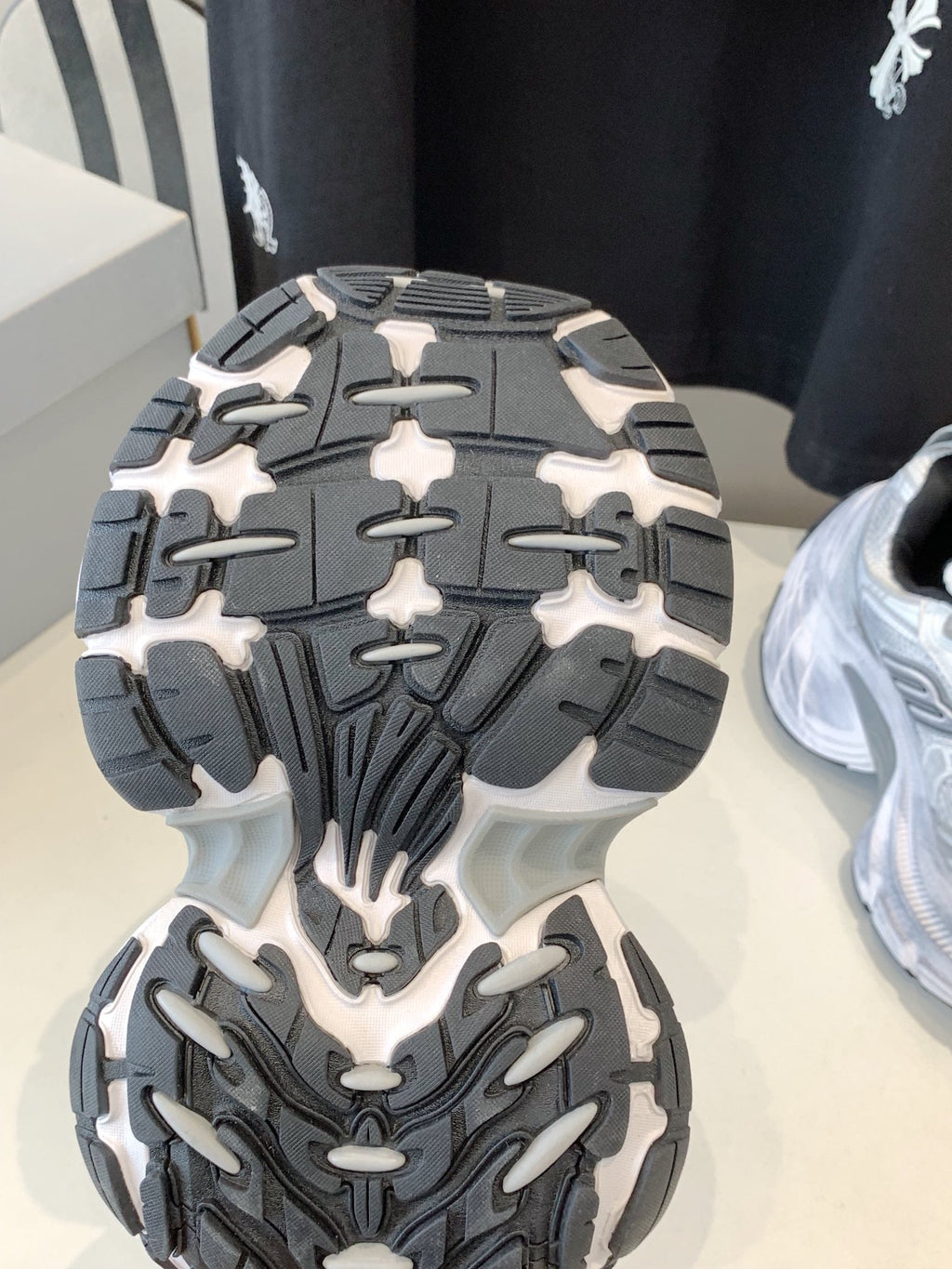 B-Sneakers