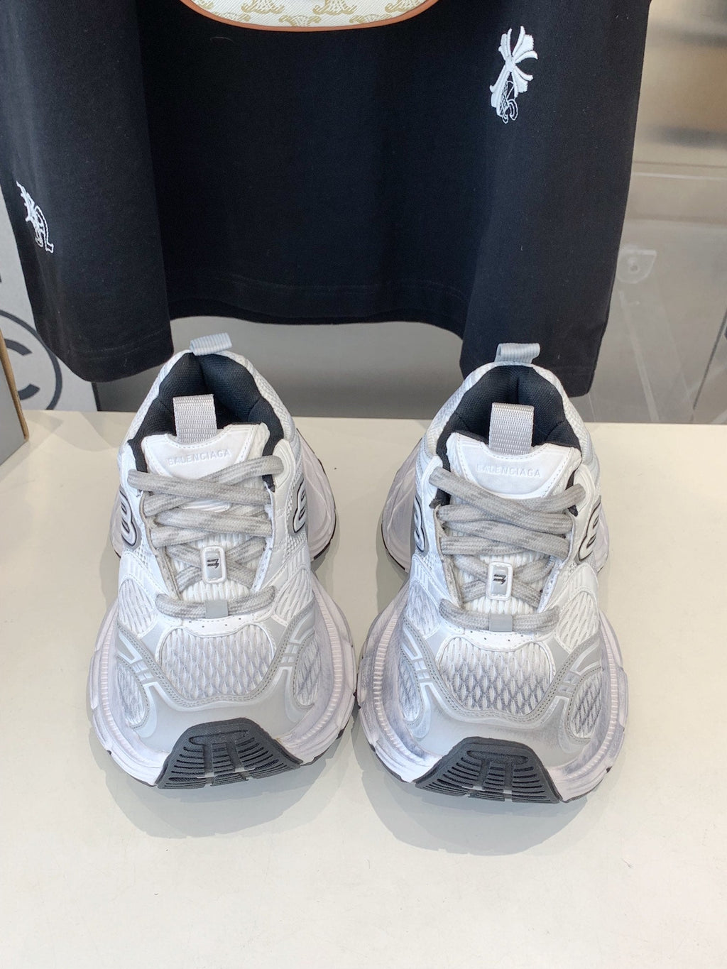 B-Sneakers