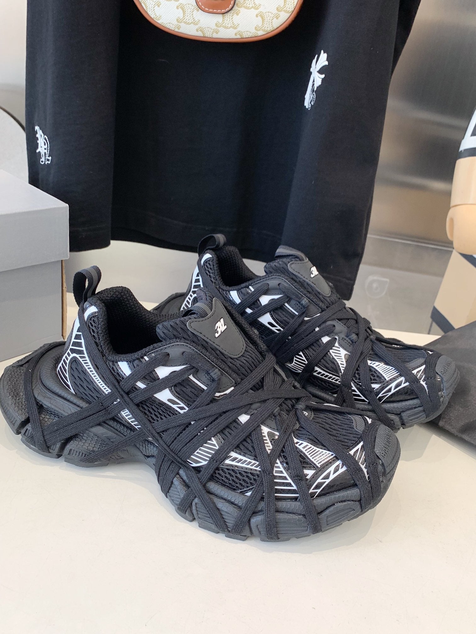B-Sneakers