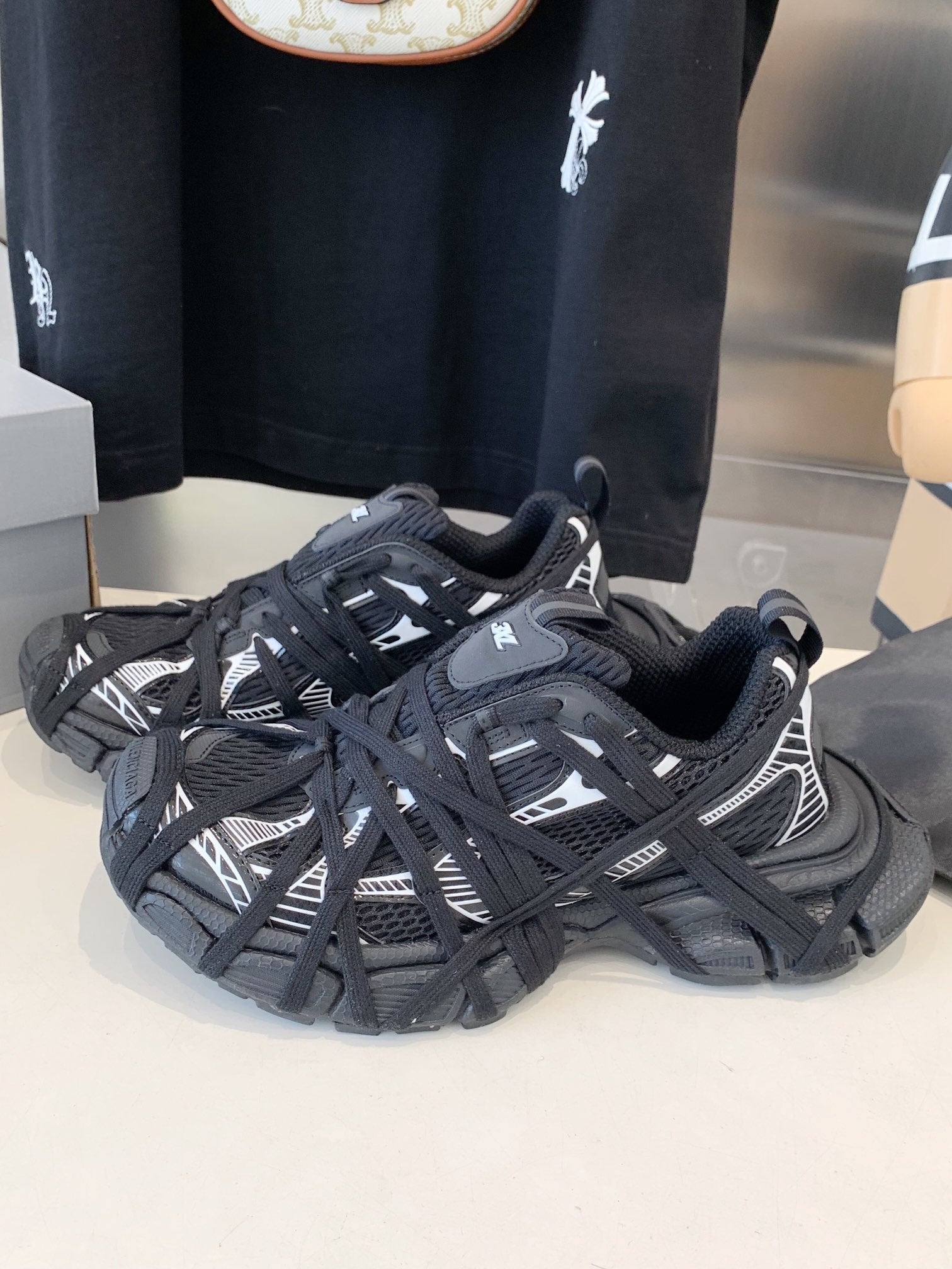 B-Sneakers