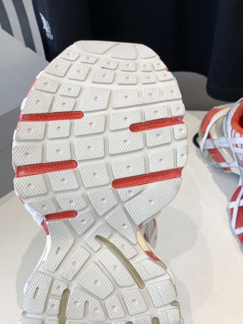 B-Sneakers
