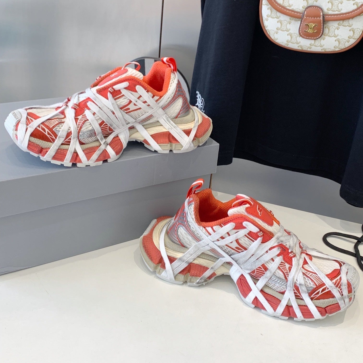 B-Sneakers