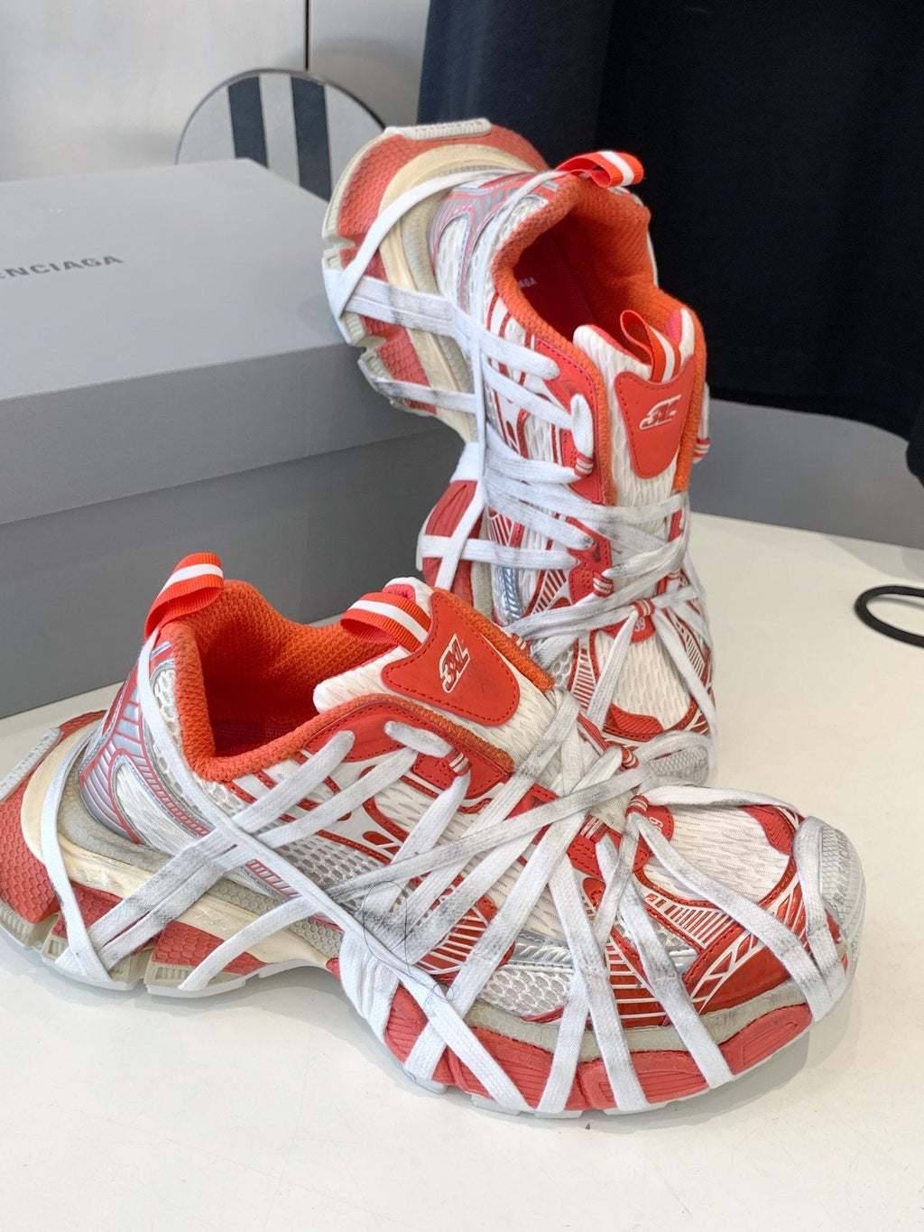 B-Sneakers
