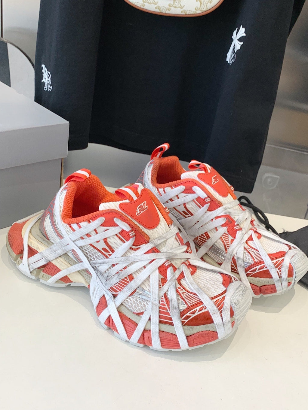B-Sneakers