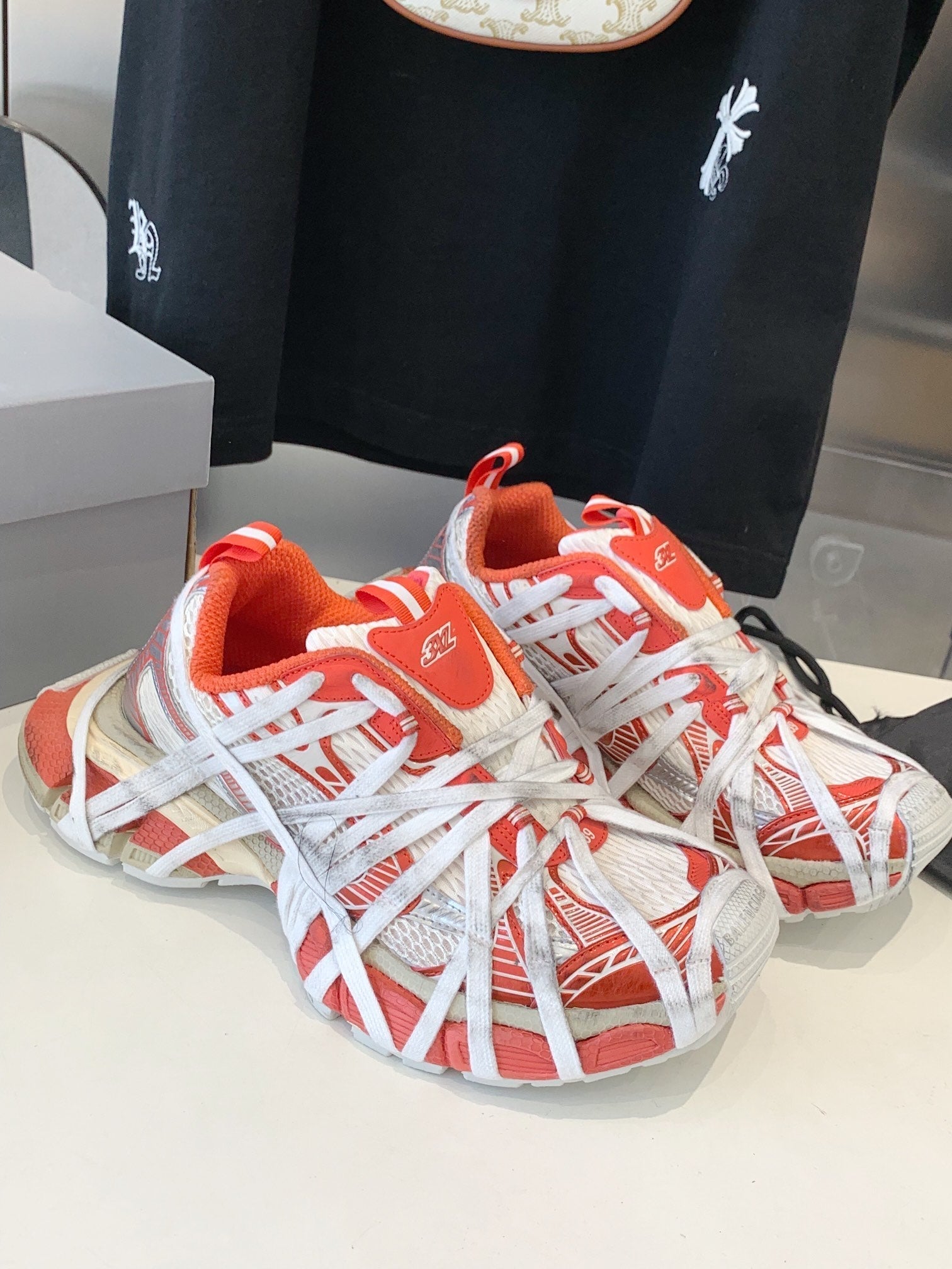 B-Sneakers
