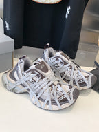 B-Sneakers