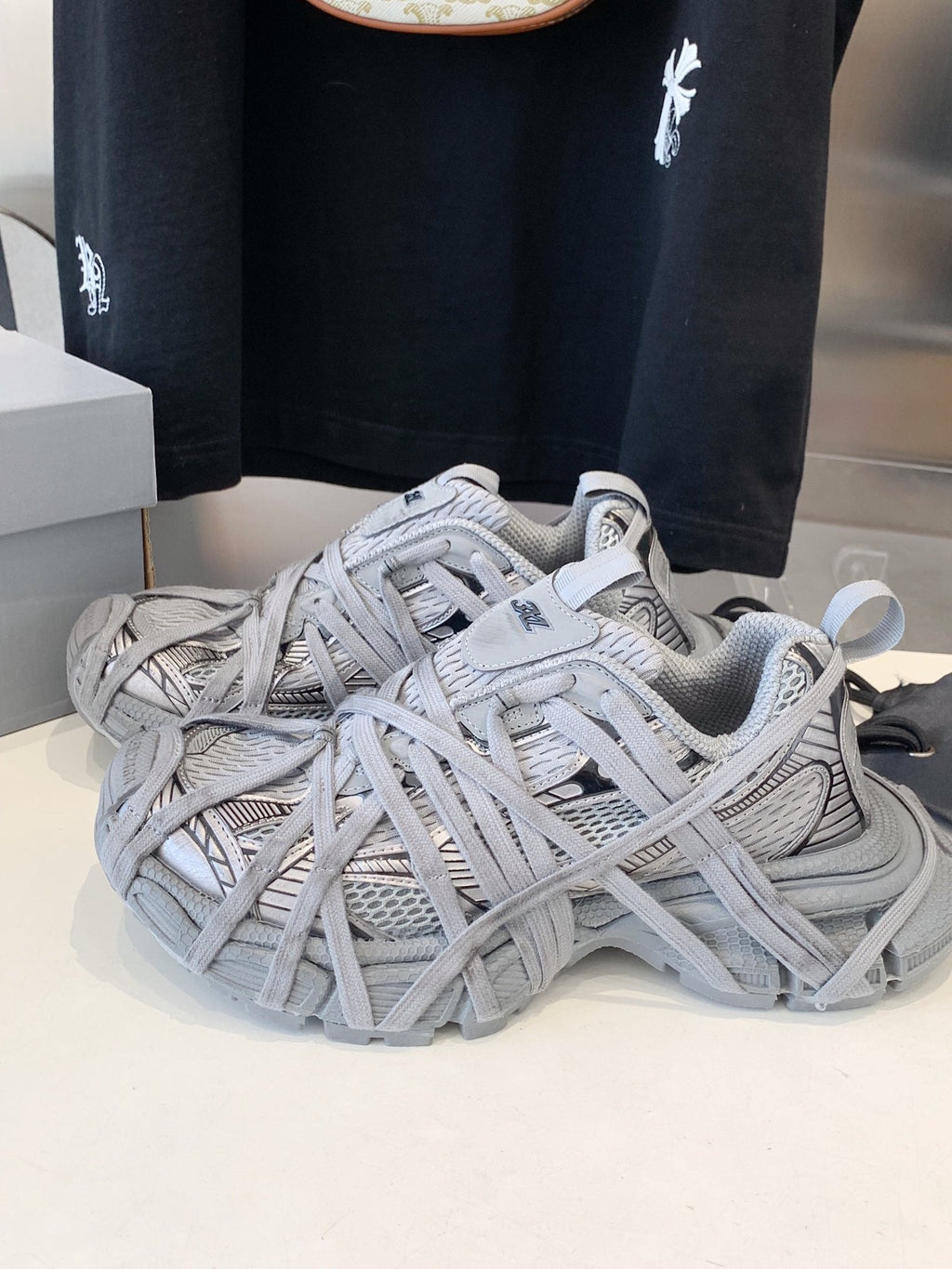 B-Sneakers