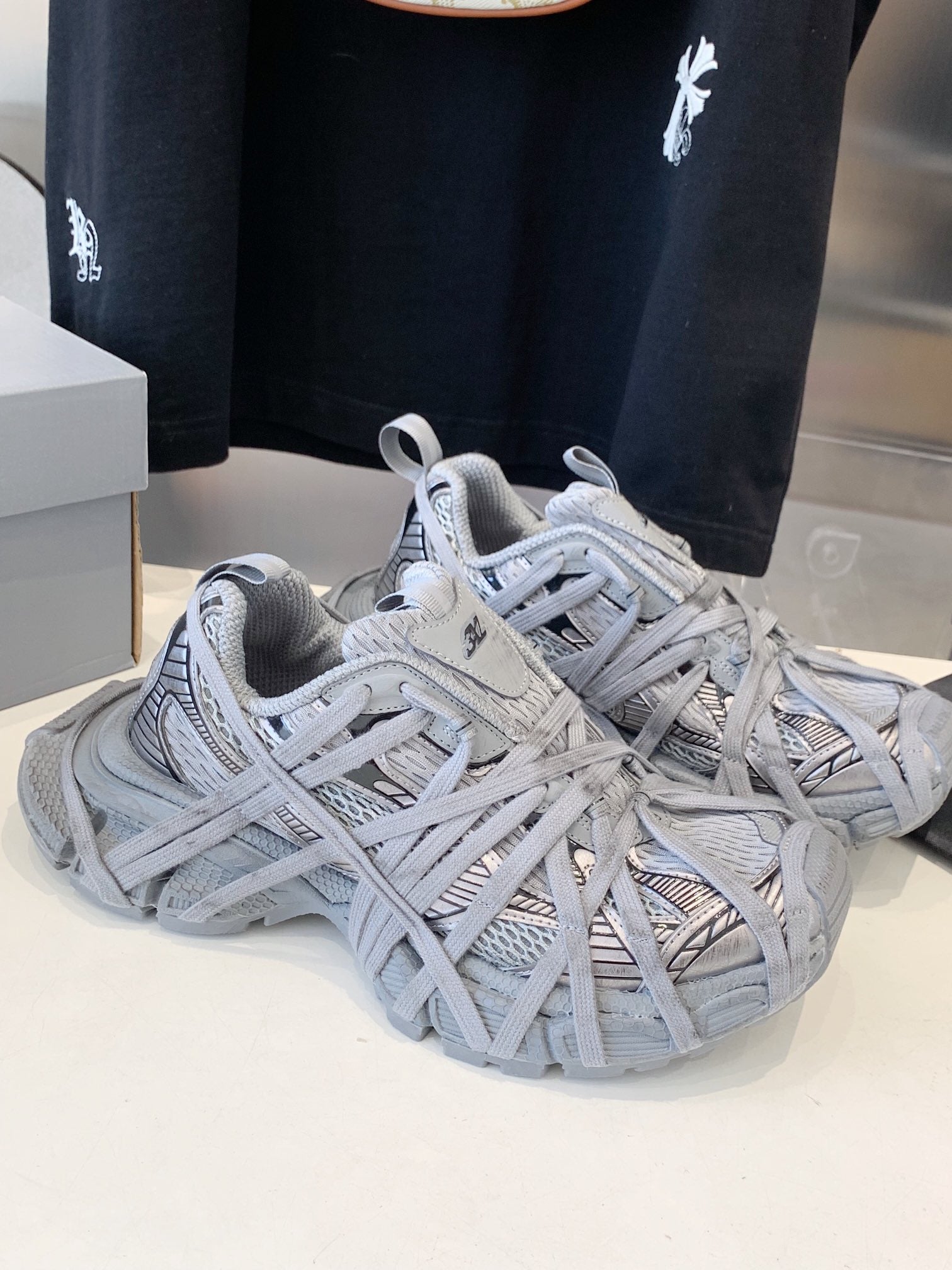 B-Sneakers