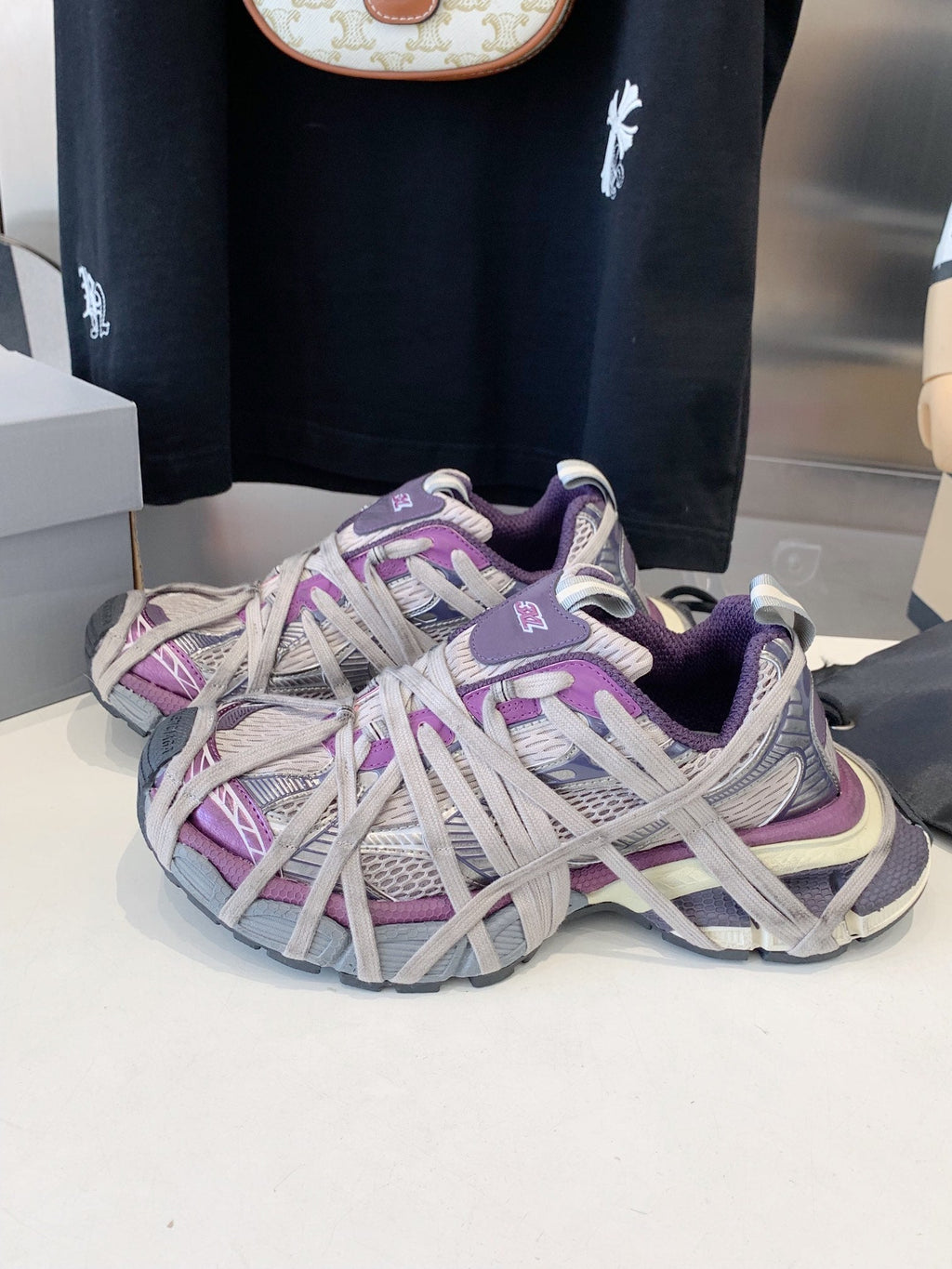 B-Sneakers
