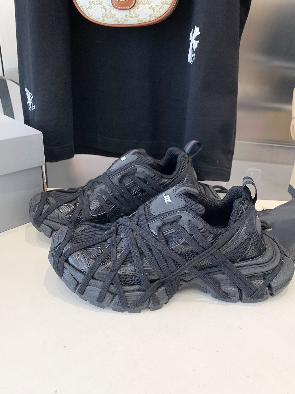 B-Sneakers