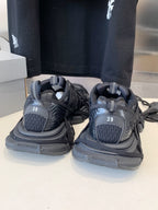 B-Sneakers