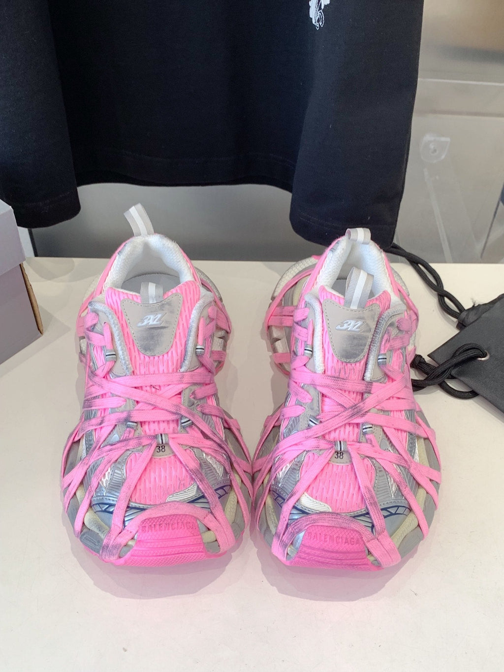 B-Sneakers