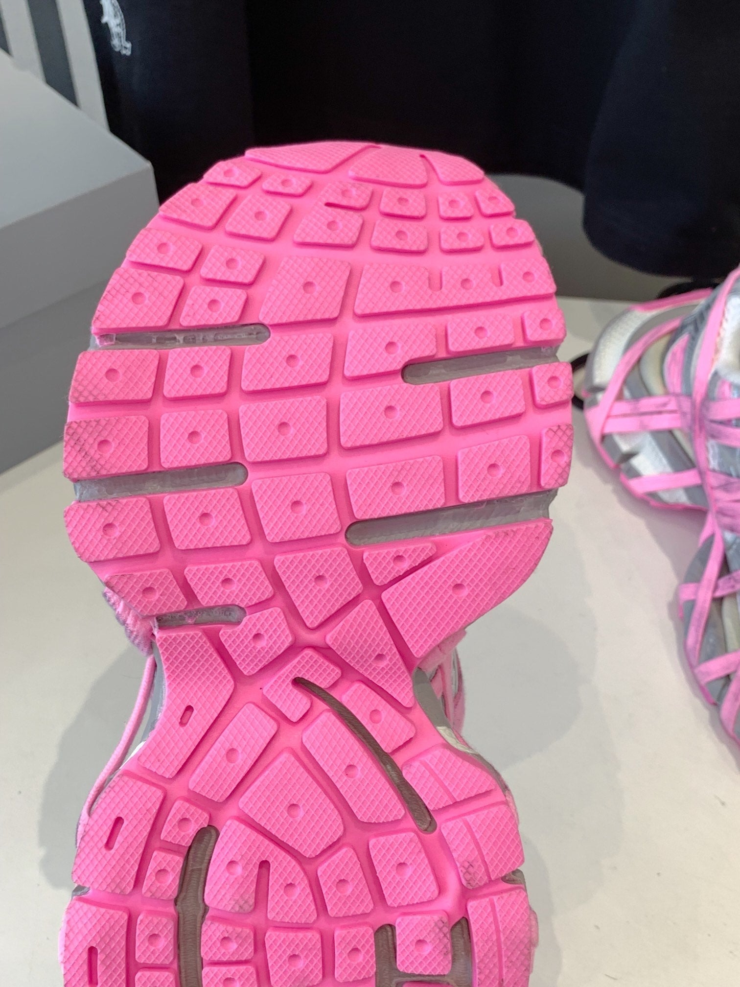 B-Sneakers