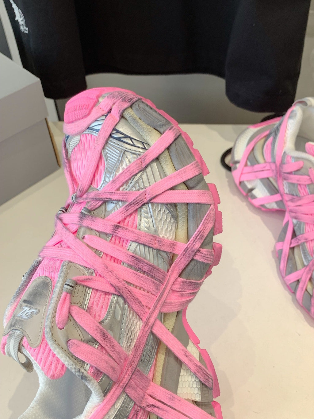 B-Sneakers